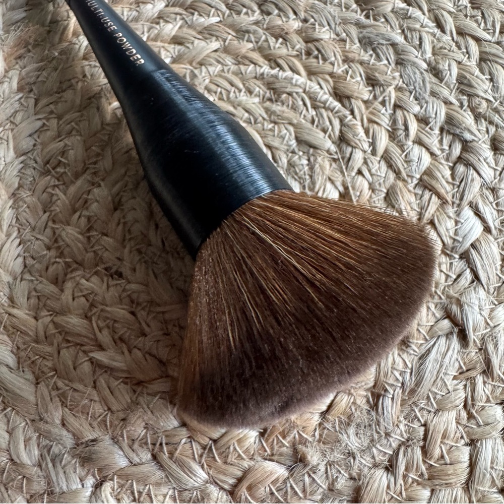 Lawless Multi-Use Powder Brush - Picture 8 of 9
